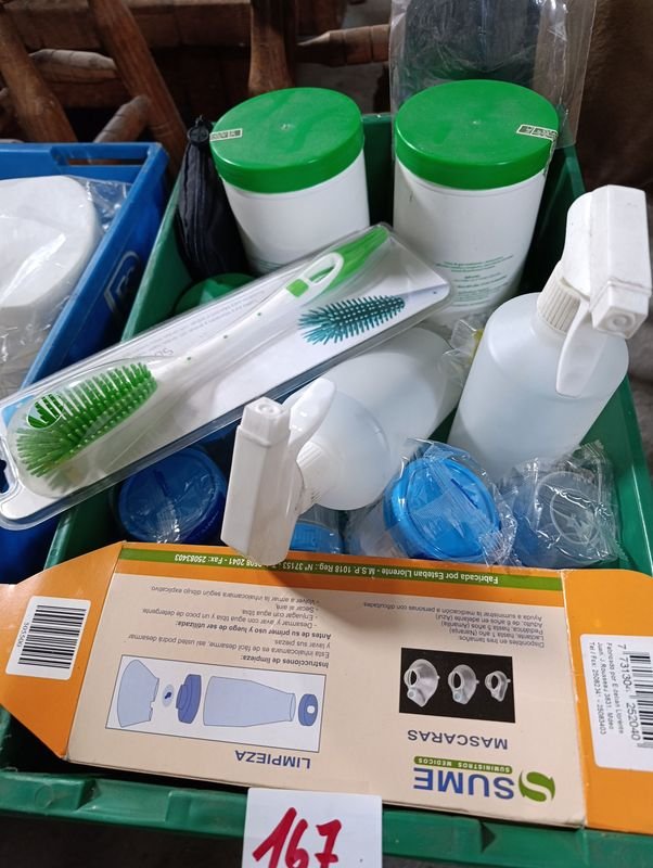 Lote de Tarros Plásticos Blancos con Tapas Verdes y Accesorios