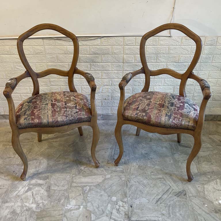 Dos sillones victorianos asientos tapizados en excelente condición