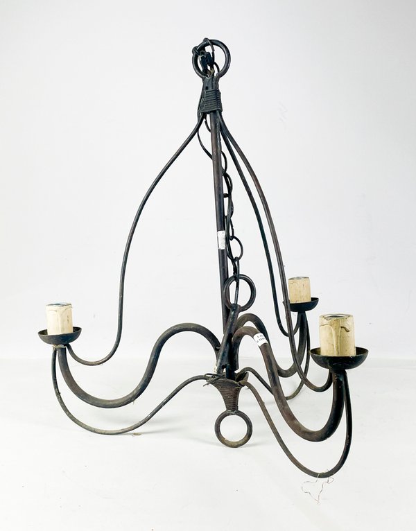Lote siguiente: Araña en hierro tres luces de 58 x 49 cm - Accesorios para el hogar