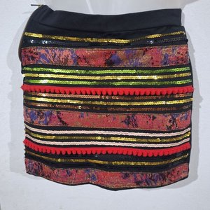 Lote de 12 Prendas de Fiesta para Dama: Vestidos, Faldas y Tops - imagen 5