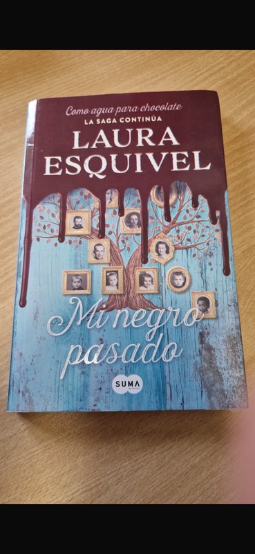 Lote siguiente: Libro: Mi negro pasado de Laura Esquibel