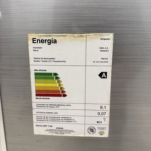Heladera Minibar Newpoint FR-92S Plateada con Cerradura - imagen 4