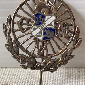 Pin Antiguo C.V.N. con Escudo y Laureles - imagen 4