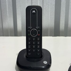 Lote siguiente: Teléfono Inalámbrico Motorola con Base y Cargador