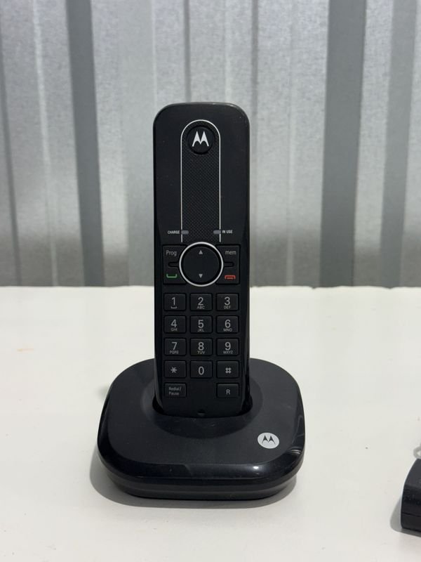 Teléfono Inalámbrico Motorola con Base y Cargador