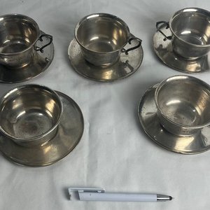 Lote anterior: Juego de 5 Tazas de "Plata" con Platillos - Confitería Americana