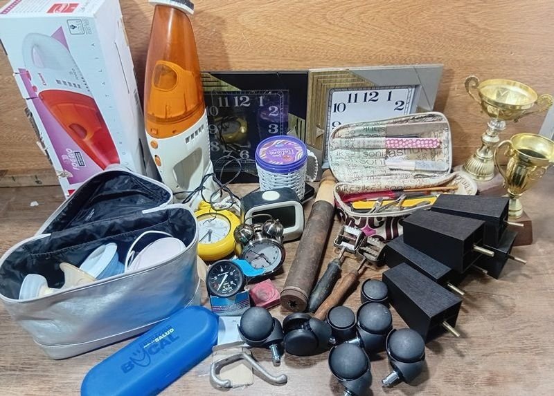 Lote siguiente: Colección de artículos vintage y decorativos
