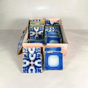 Lote de Cerámicas Antiguas Cuadrangulares con Diseños Variados - imagen 1