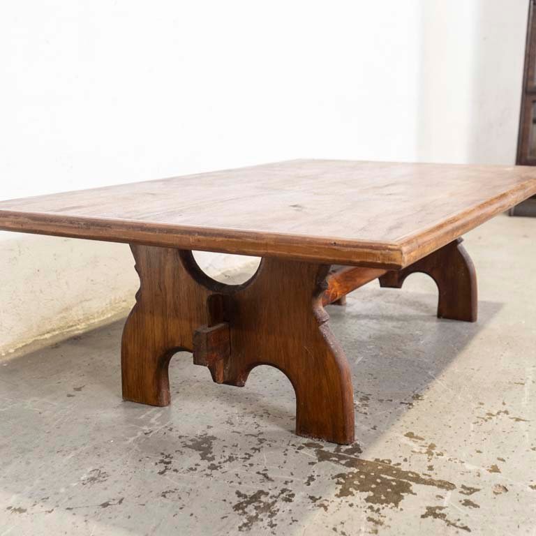 Mesa de living en madera con detalles y manchas - imagen 3