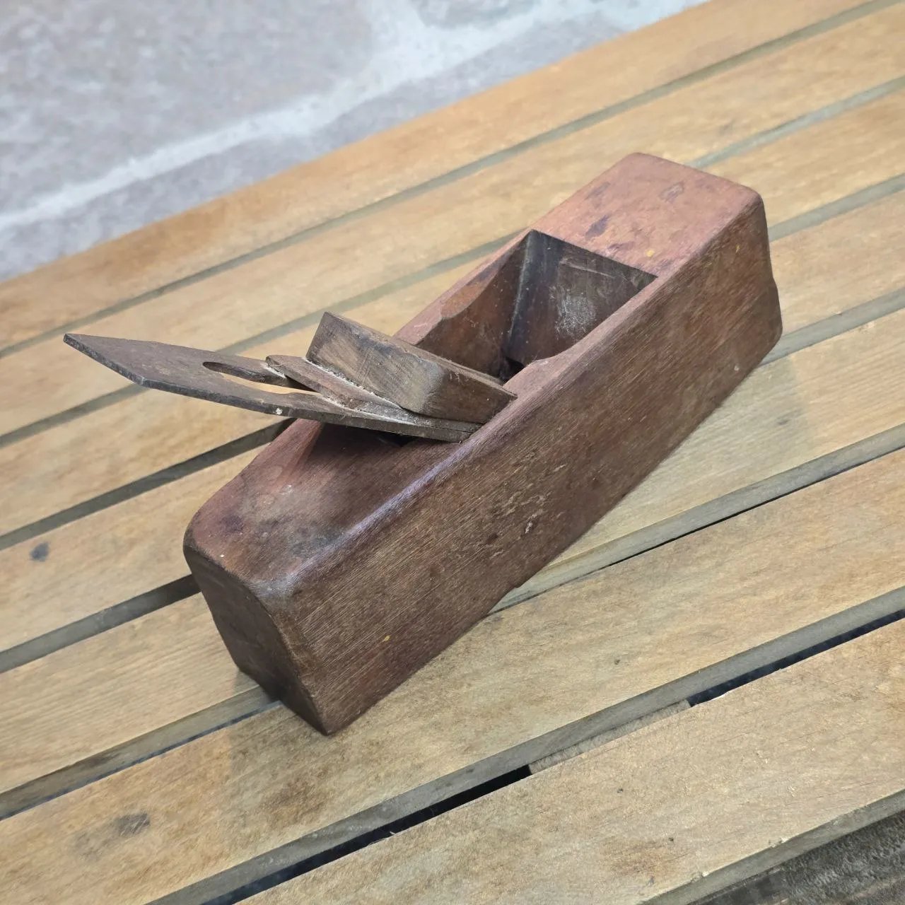 Plano de madera para tallar con cuchilla metálica - imagen 2