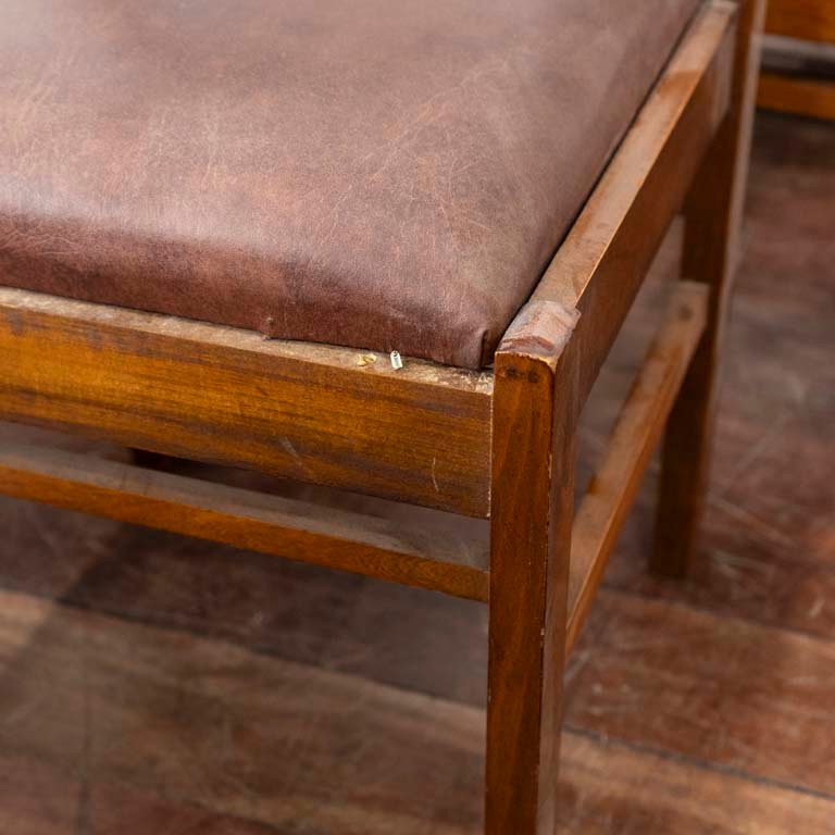 Sillas de madera tapizadas en cuerina, Delfino Alvarez - imagen 3