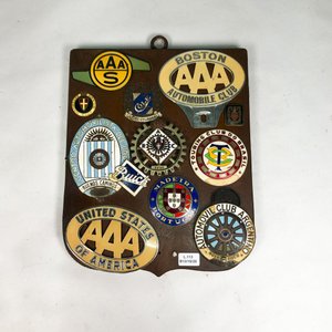 Lote anterior: Cuadro Decorativo con Placas Automovilistas Antiguas y Marco de Madera