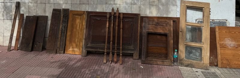 Lote de puertas y estantes de madera - imagen 2