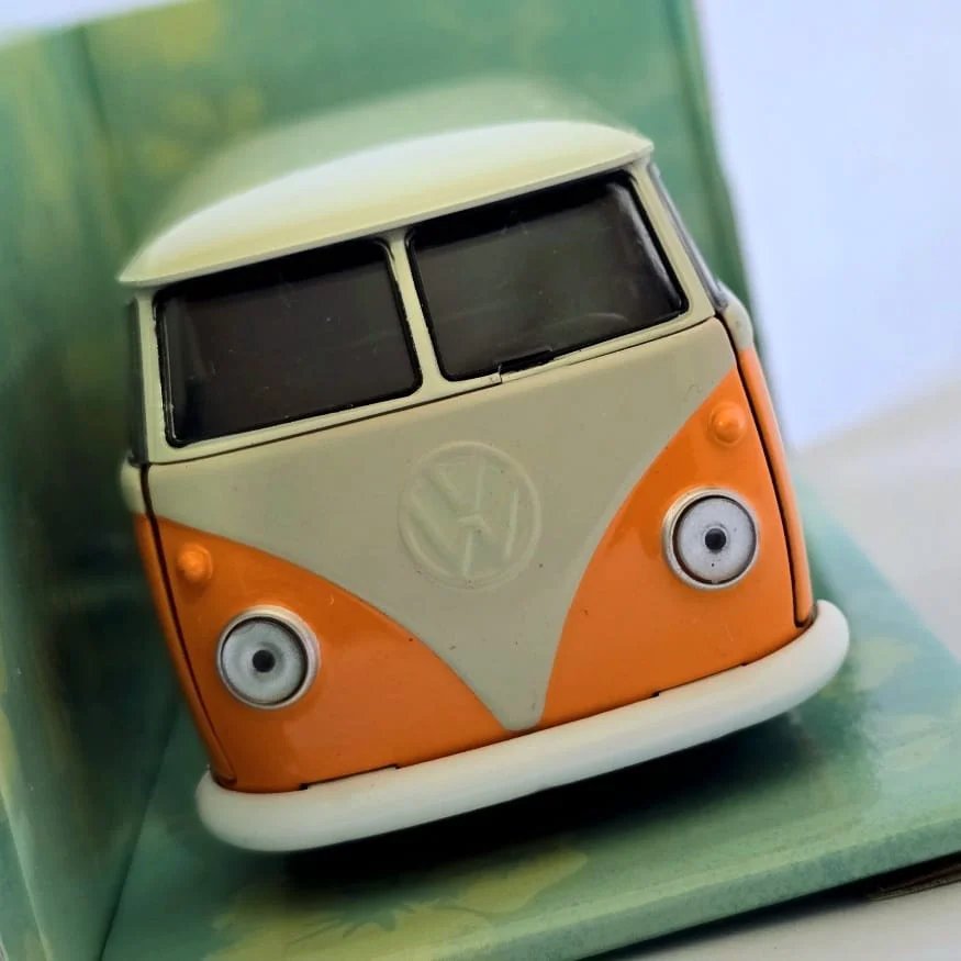 Modelo de VW Kombi de Stitch con tema de Surf - imagen 3