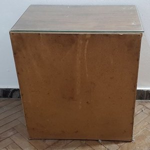 Mesa de Luz de Madera Enchapada con 3 Cajones y Tapa de Vidrio - imagen 3