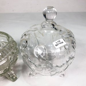 Dos centros de cristal hialino, uno con tapa - imagen 3