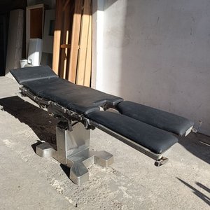 Lote siguiente: Mesa Quirúrgica Electrohidráulica Segmentada de Acero Inoxidable