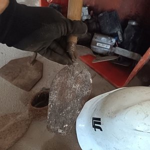Lote de Cascos de Constructor y Herramientas Varias - imagen 5