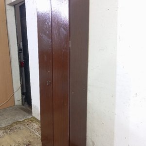 Mueble Auxiliar de MDF Color Marrón con Dos Puertas - imagen 4