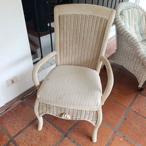 Butaca de Ratan con Respaldo Alto y Asiento Tapizado - imagen 2