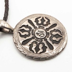 Dije de Plata con Símbolo Budista y Cordón - imagen 2