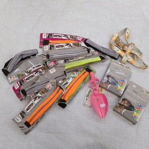 Trece piezas: 2 bozales, pala, correa y cinto portaobjetos para hacer ejercicio. - imagen 2