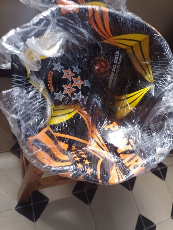 Lote siguiente: Pelotas de Fútbol con Patrón de Estrellas