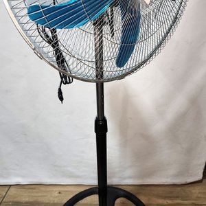Ventilador de Pie Metálico con 5 Aspas y 3 Velocidades - imagen 4