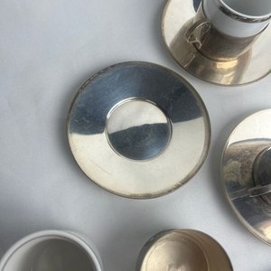 Juego de 4 Tazas de Café con Platillos en Porcelana y Metal - imagen 8