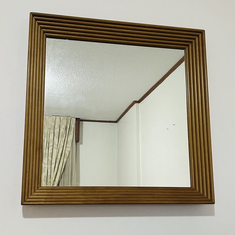 Espejo de dormitorio con marco en madera maciza - imagen 2