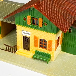 Dos estaciones de trenes Faller, plástico - imagen 4