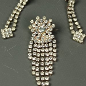 Conjunto de Joyería: Prendedor y Caravana con Strass Bañado en Plata, Caravana de Perlas Multicolor y Gemelos - imagen 7