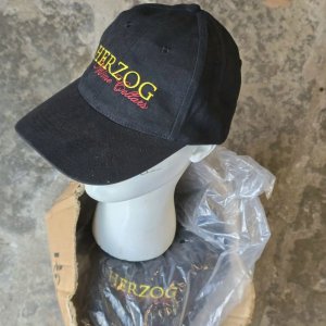 Lote siguiente: Pack x10 Gorros Herzog Wine Cellars 100% Algodón