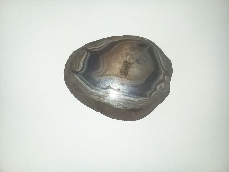 Cenicero de piedra decorativo con estilo y textura - imagen 3