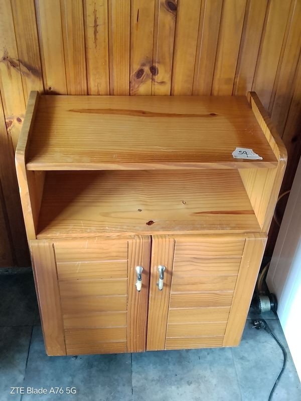 Lote anterior: Aparador chico con TV y gabinete