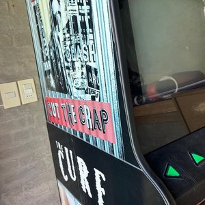 Rockola Arcade Vintage con Diseños de The Clash y The Cure - imagen 4