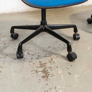 Par de Sillones de Oficina Giratorios Herman Miller Azules - imagen 2