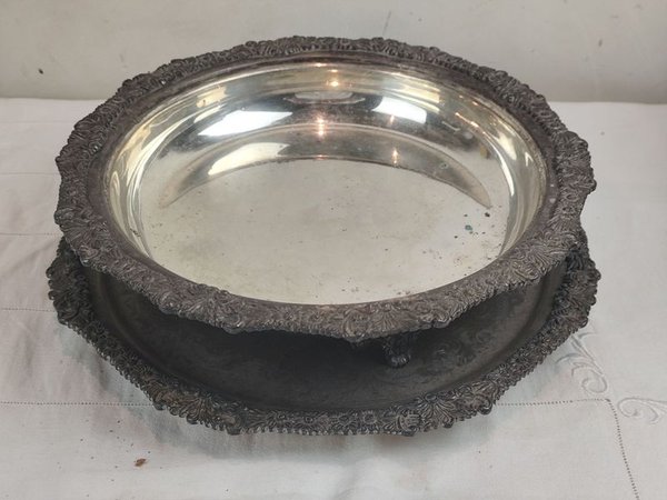 Importante Guisera en Metal Bañado en Plata con Tapa - Doble Fuente - imagen 2