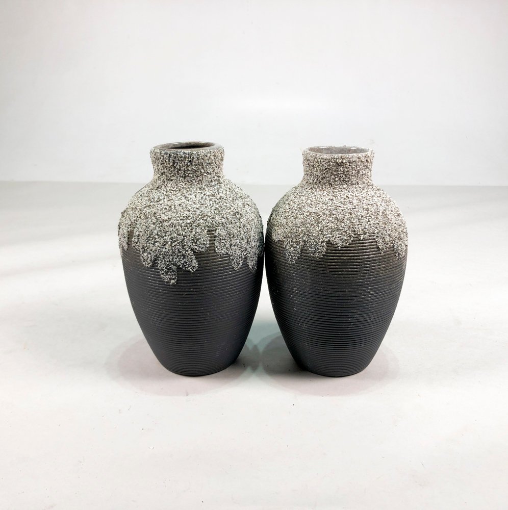 Dos floreros en cerámica gris con arena de 16 cm - imagen 3