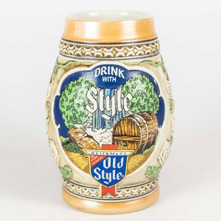 Lote siguiente: Jarra de cerveza porcelana policromada para decoración