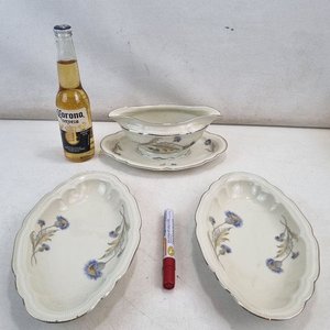 Juego de 3 Piezas de Loza Weimar de Bavaria: Salsera y Bandejas con Detalle Floral y Borde Plateado - imagen 2