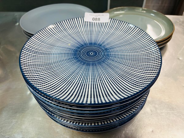 19 Platos Llanos de Loza Selecta - Azul, Verde y Gris - imagen 1