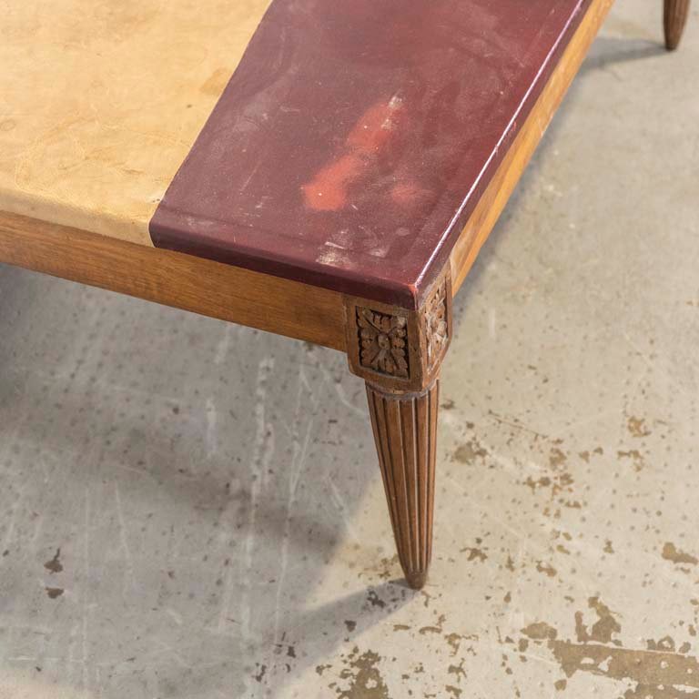 Mesa de living estilo Luis XVI con tapa tapizada en varios tonos - imagen 3