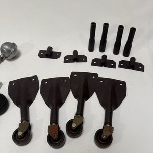 Lote de Ruedas y Soportes Metálicos Varios - imagen 3