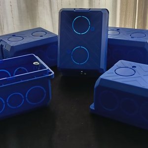 Lote de Cajas de Embutir, Tomas Corrientes, Tapas y Fichas Eléctricas - imagen 6