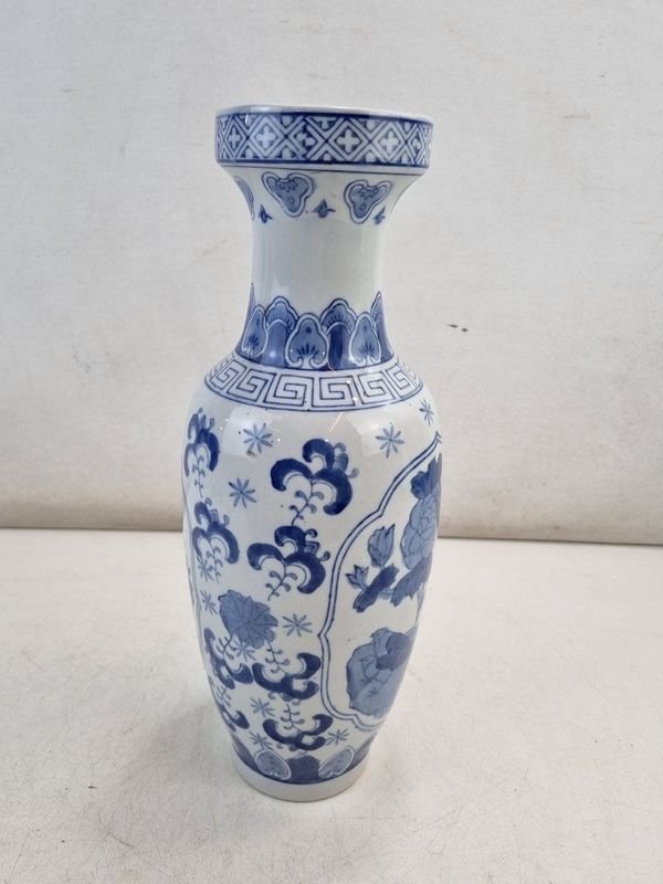 Jarrón Decorativo de Porcelana Blanco y Azul Estilo Oriental