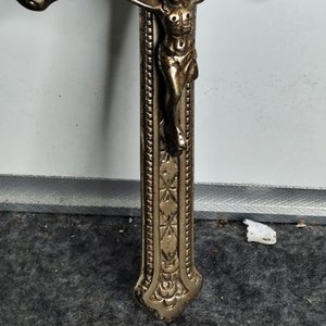 Crucifijo de Metal Plateado con Cristo Detallado - imagen 2