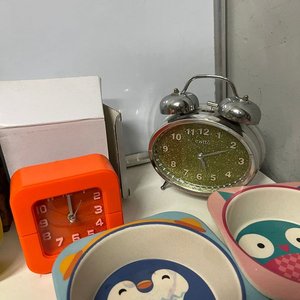 Lote de Utensilios de Cocina, Vajilla Infantil y Relojes Despertador - imagen 6