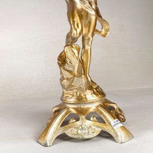 Figura Decorativa Caballero con Toga Metálica Dorada - 44 cm - imagen 3