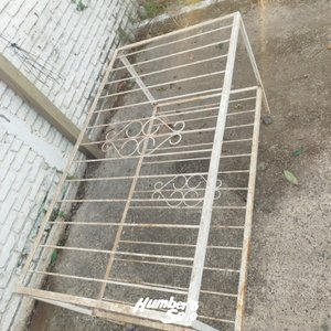 Mesa de hierro dos niveles construida con varillas e hierros ángulos - imagen 3